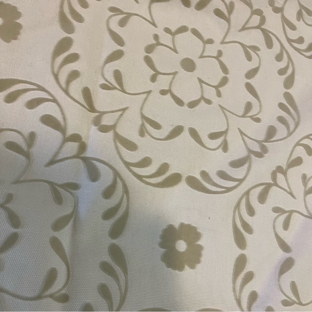 Pottery Barn Kids White With Gray Velvet Floral Pattern Sweet Flower Size 44x63” - Picture 4 of 8